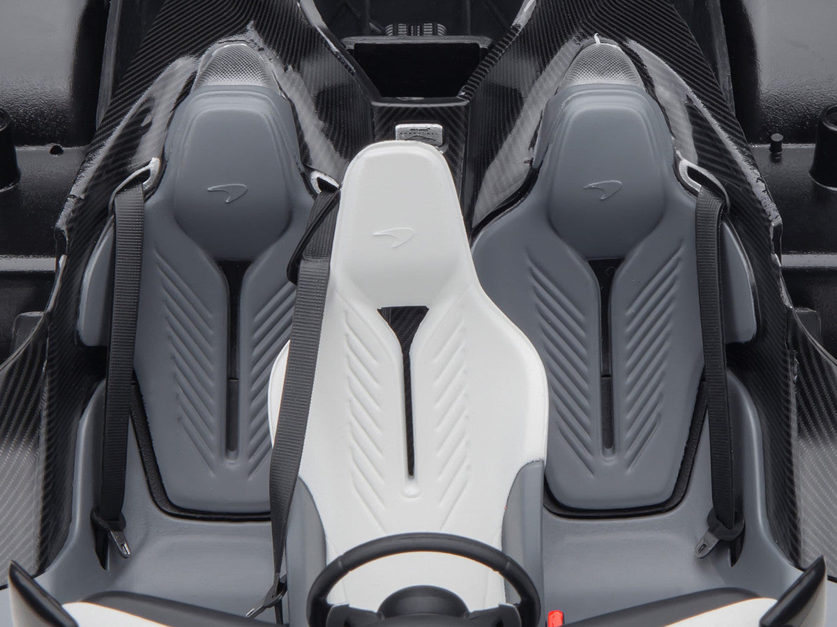 McLaren Speedtail Frozen Blue Metallic with Black Top and Suitcase Accessories 1/18 Model Car by Autoart